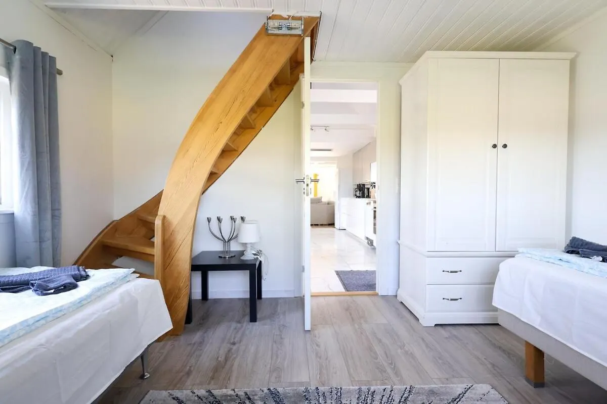 Villa 8 Beds - Workers Dream Home - Free Parking - Wifi Gothenburg Sweden