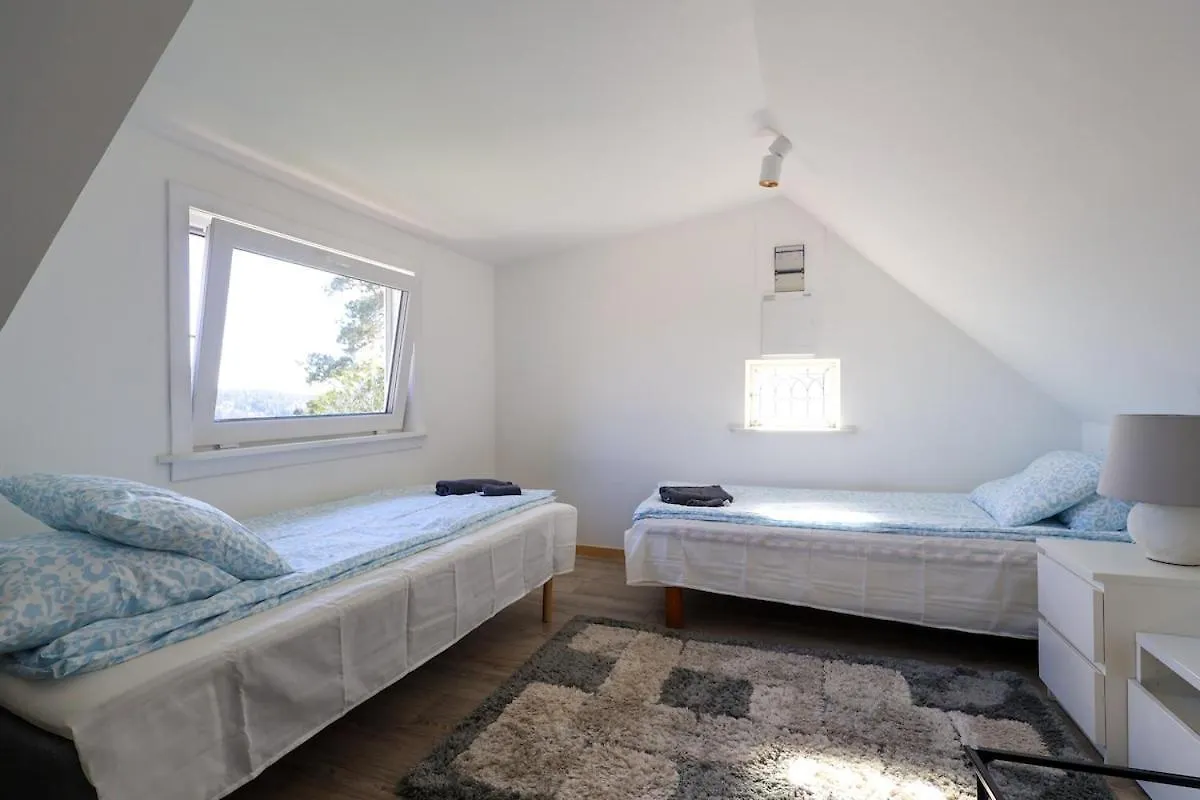 8 Beds - Workers Dream Home - Free Parking - Wifi Gothenburg Sweden