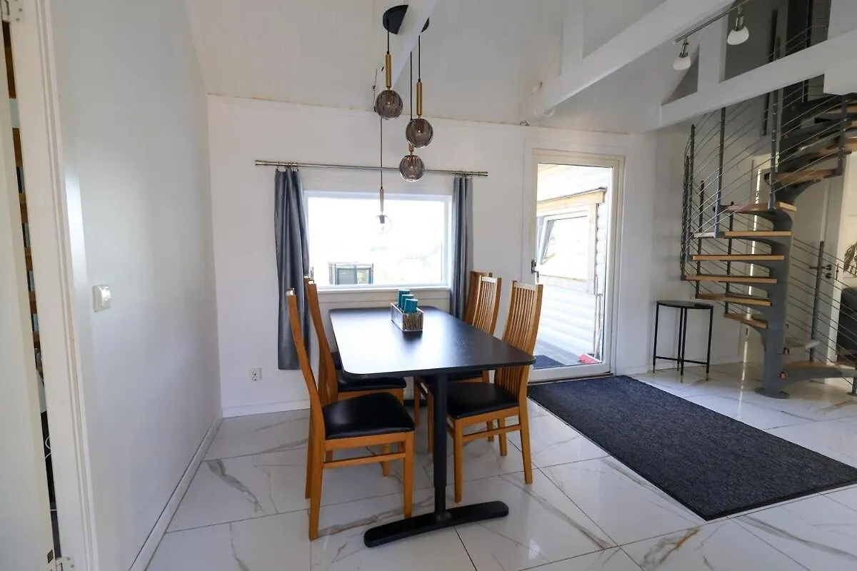 8 Beds - Workers Dream Home - Free Parking - Wifi Gothenburg Villa